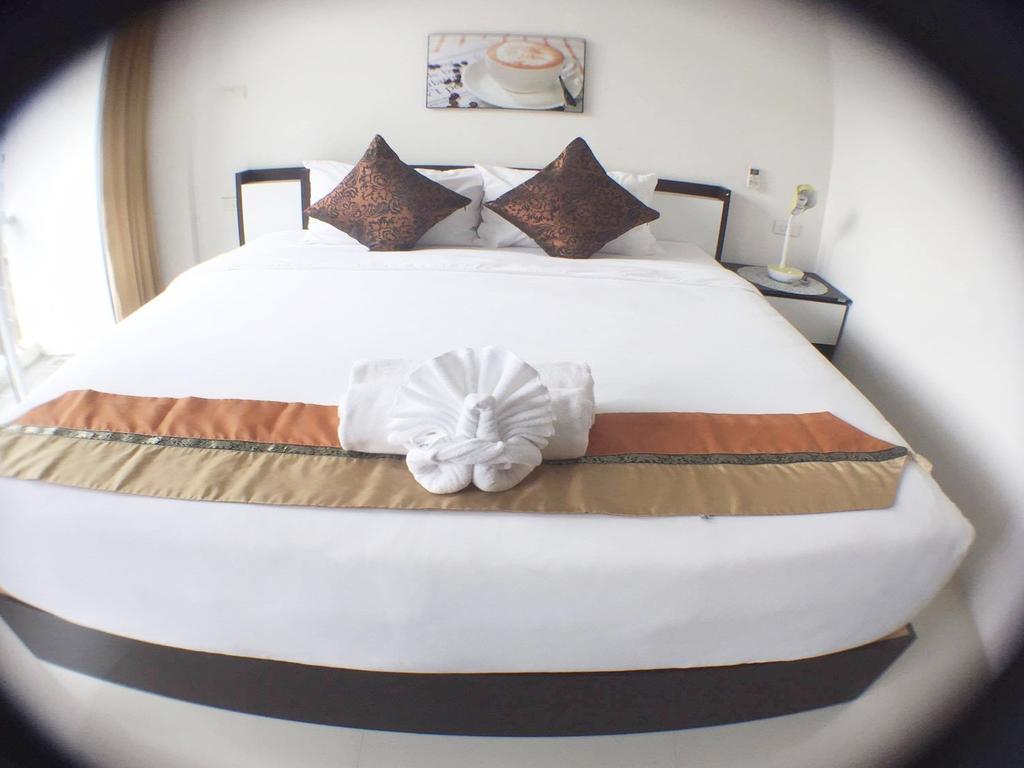 Swiss House Hotel Patong Kültér fotó
