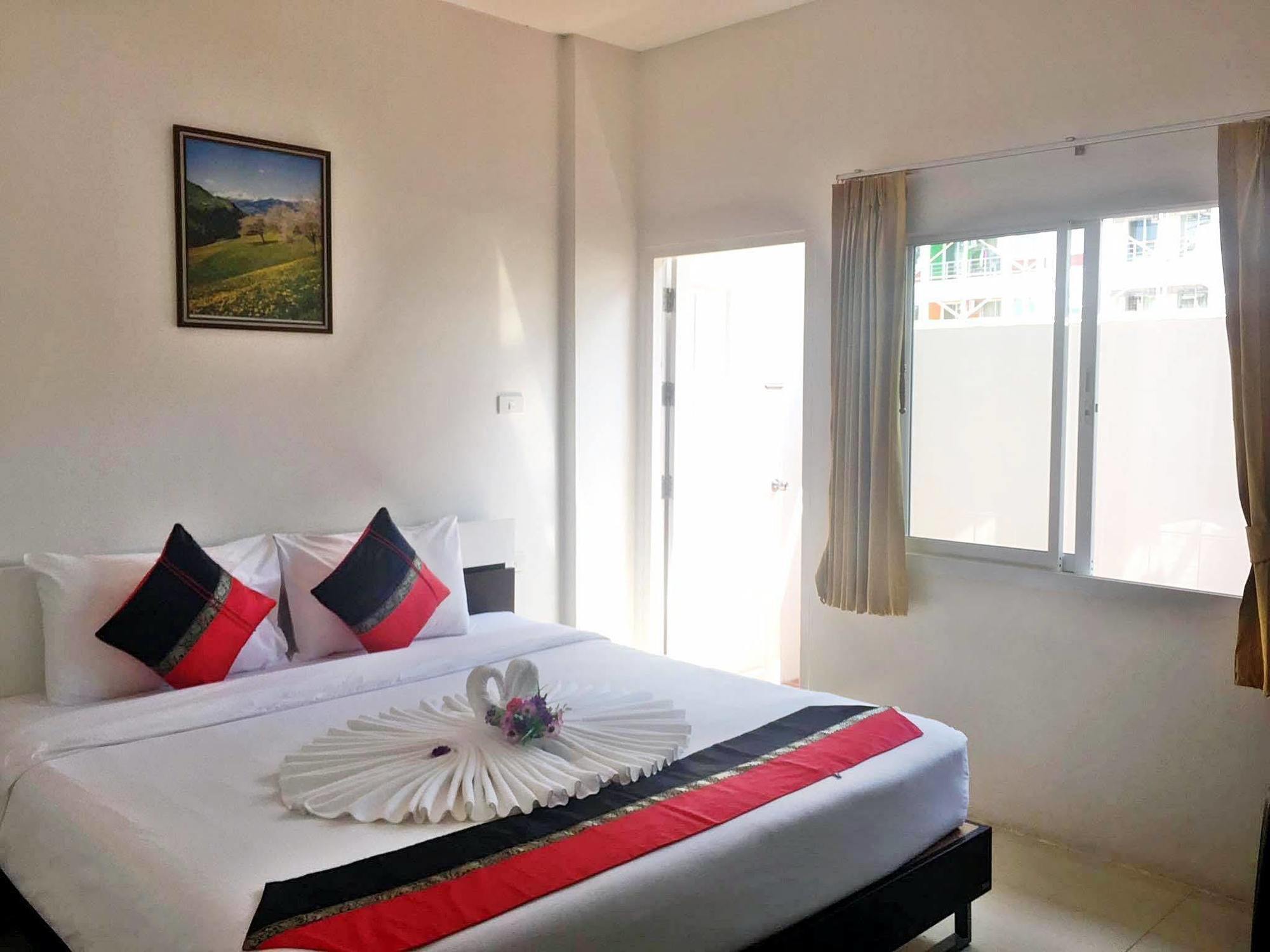 Swiss House Hotel Patong Kültér fotó