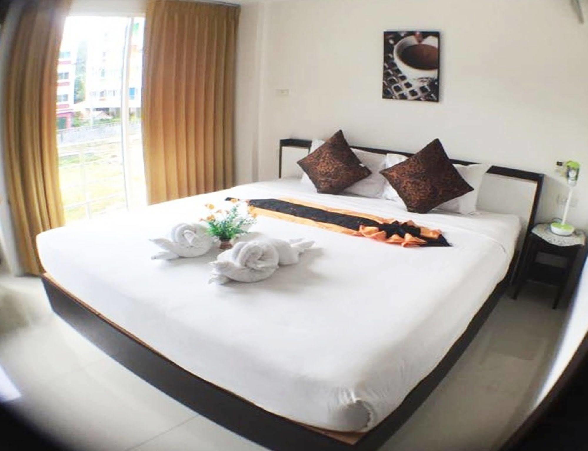 Swiss House Hotel Patong Kültér fotó
