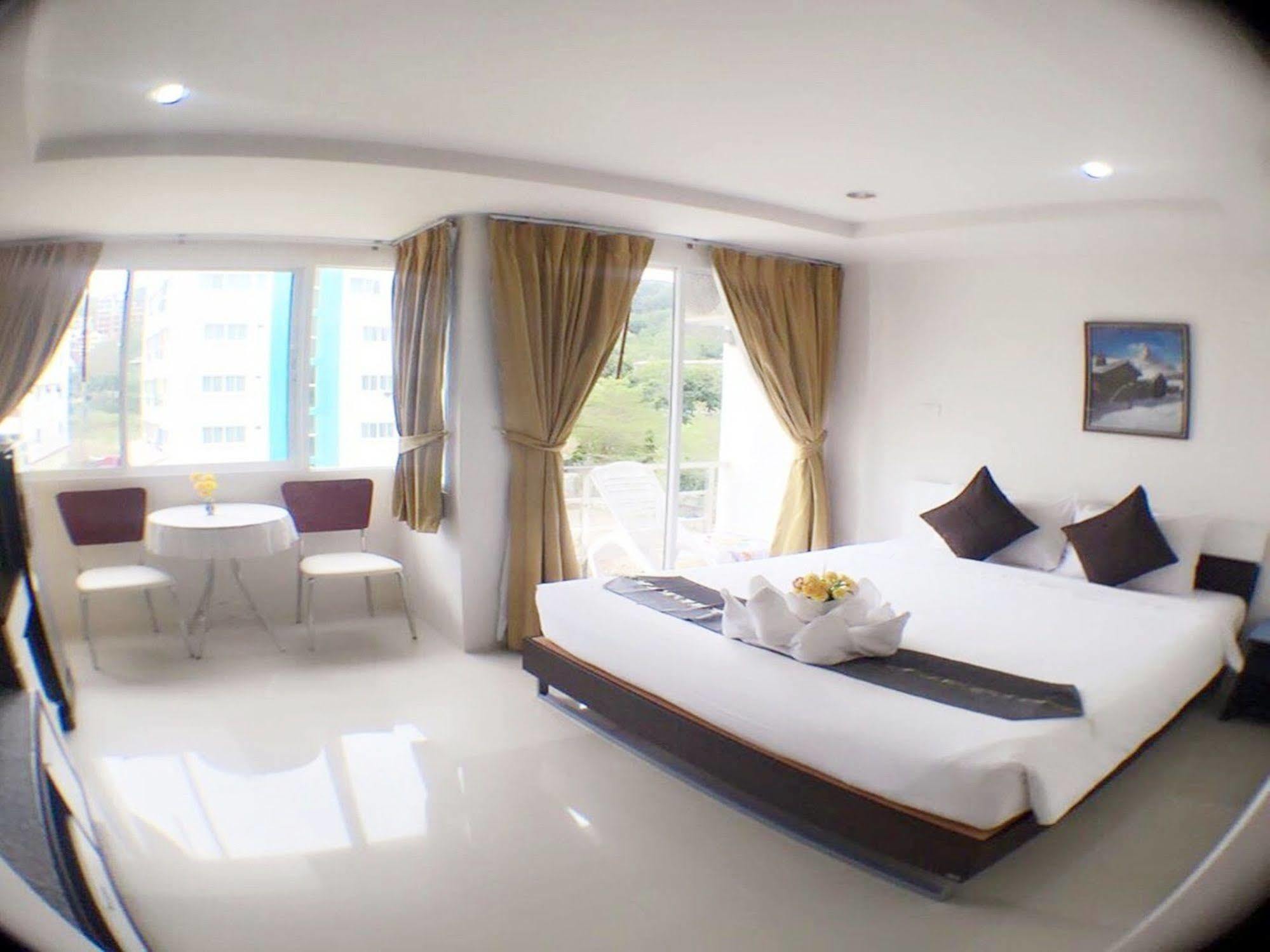 Swiss House Hotel Patong Kültér fotó